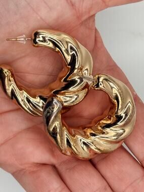 Gold Tone Chunky Twisted Swirl C Hoop Earrings Statement Y2K Vintage Style
